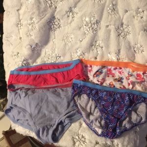 NWOT Hanes girl’s underwear panties bikinis Sz 10